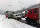 Nö: Schneeräumtraktor droht in den Straßengraben zu kippen