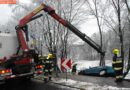 Nö: Zwei Personen nach Unfall mit Spineboard aus Fahrzeug gerettet