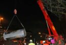 D: Litfaßsäule aus Beton bei Unfall gefällt