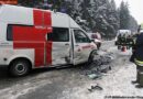 Nö: Rettungsfahrzeug und zwei weitere Pkw verunfallen auf der LB5