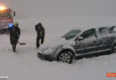 Bgld: Auto steckt in gefrorener Schneewechte in Günseck