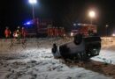 Oö: Pkw mit drei Insassen kommt in einer langen Kurve von der Fahrbahn ab