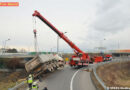 Nö: Menschenrettung nach Lkw Unfall am Autobahnknoten Vösendorf