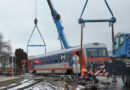 Oö: Zug nach Kollision mit Lkw-Gespann aus Gleisen gehoben (+Video)