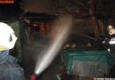 Nö: Scheunenbrand droht auf Wohnhaus überzugreifen
