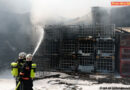 Wien: Großbrand auf Firmengelände – Alarmstufe III