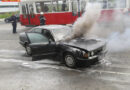 Wien: Sanitäter der Wiener Berufsrettung als Ersthelfer bei Fahrzeugbrand