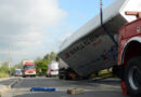 Wien: Lkw Anhänger stürzt auf Pkw: Zwei Leichtverletzte