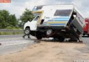 Nö: Wohnmobil stürzt bei Unfall auf der LB 37 um