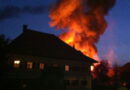 Oö: Großeinsatz bei Tischlereibrand in Neukirchen an der Vöckla