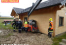 Nö: Minibagger lehnte an Hauswand