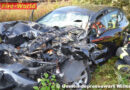 Deutschland: Zug rammt Pkw -> Passanten befreien Autolenker