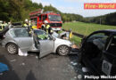 Deutschland: Zwei Personen nach Unfall mit drei Fahrzeugen eingeklemmt