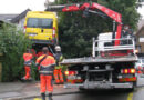 Schweiz: Führerloser Lieferwagen riss parkiertes Auto mit