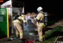 Nö: Brand eines Laubhaufens breitet sich auf einen Altkleidercontainer aus