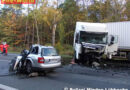 Deutschland: Pkw steckt bis C-Säule unter Lkw: 1 Toter