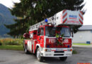 Oö: Feuerwehr Scharnstein segnet übernommene Drehleiter