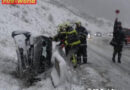 Stmk: Autobergung nach Wintereinbruch im Ausseerland