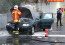 Schweiz: Ein Knall und Auto brennt im Motorraum