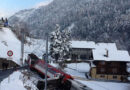 Schweiz: Personenzug reißt Lieferwagen mit und wird ausgehoben: 11 Verletzte