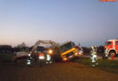 Oö: Lkw kommt von Straße ab und kippt um