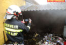 Nö: Flammenübergriff auf Gebäude bei Müllbehälterbrand verhindert