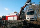 Stmk: Fahrzeugabsturz im Wasserschutzgebiet