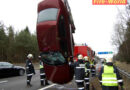 Bgld: Auto bei Unfall auf A2 bei Pinkafeld am Dach gelandet