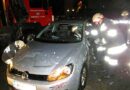 Nö: Pkw prallt gegen ein abgestelltes Fahrzeug und überschlägt sich