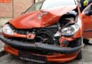 Nö: Fahrzeug prallt gegen einen abgestellten Pkw