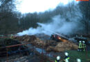 Deutschland: Strohballenbrand in voller Ausdehnung