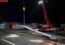 Oö: Junger Lenker kracht in Betonmast – Lenker eingeklemmt