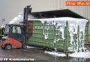Oö: Container mit brennendem Inhalt mit Schaum geflutet