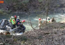 Schweiz: Personenrettung aus seitlich in Bach liegenden Pkw