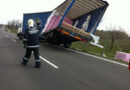 Bgld: Lkw-Gespann in Purbach vom Winde verweht