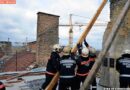 W: Rauchfänge stürzen auf Hausdach