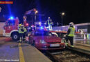 Nö: Pkw steckt auf Gleiskörper am Wiener Neudorfer Bahnhof fest