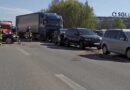 D: Ein Lkw und fünf Pkw an Unfall beteiligt