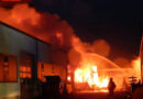 Deutschland: Großfeuer in Lagerhalle für Grillanzünder in Mayen