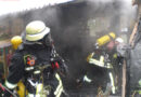 Bayern: Feuerwehr holt Gasflasche aus brennender Gartenhütte