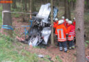 Deutschland: Pkw prallt gegen Baum – vier Insassen schwer verletzt
