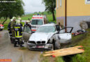 Nö: Lenker nach Anprall an Haus im Auto eingeklemmt