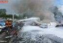 Schweiz: Mehrere Boote in Bootshafen in Flammen