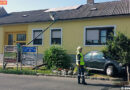 Nö: Werbetafel stoppt Pkw bei Fahrt durch Blumenbeet