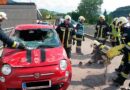 Oö: Pkw wurde bei Unfall über den gehsteig katapultiert