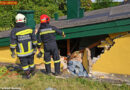 Nö: Lenkerloser Pkw durchbricht Hausmauer in Gumpoldskirchen