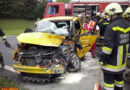 Oö: Feuerwehr befreit eingeklemmte Person nach Unfall auf B 144 in Laakirchen