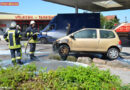 Deutschland: Pkw fängt auf Tankstelle Feuer -> Passanten helfen mit 6 Löscher