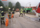 Oö: Ausgedehnter Öleinsatz auf der B 145 in Bad Ischl