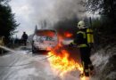 Stmk: Autovollbrand nach Fels im Wohnhaus